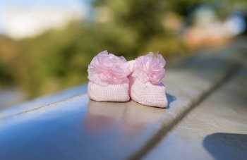 Baby-shoes-in-Central-Park