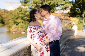 Mom-and-dad-kissing-on-Bow-Bridge