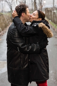 NYC-family-portrait-central-park-kiss