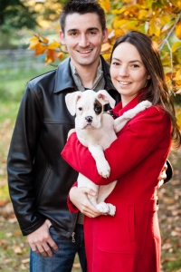 Portrait-couple-with-their-dog