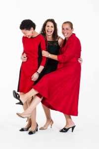 adult-sisters-studio-photo-fun