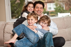 dad-and-kids-photo-in-their-home