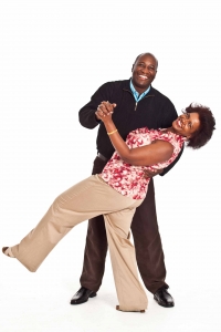 family-photo-couple-dancing-studio