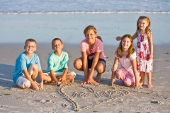 family-photography-kids-at-beach