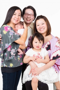 family-portrait-multiple-generations-of-women