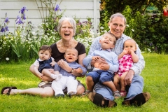 grandparents-grandchildren-family-portrait-outdoor