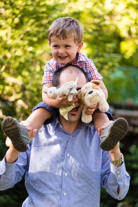 son-hides-fathers-eyes-summer-portrait