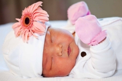 newborn-baby-hat-and-mittens-photo