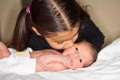 newborn-photography-sister-kisses-baby