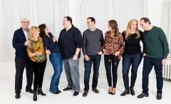 Family-cracking-up