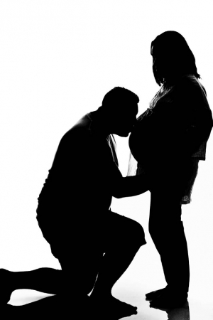 Couple-silhouette-maternity-photo